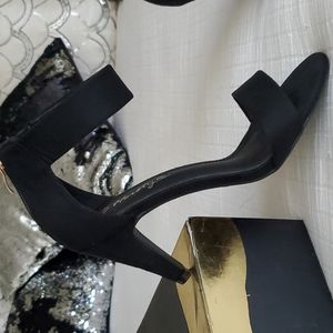 Black Ankel Straps Open toe Sandals heels NWT 👠